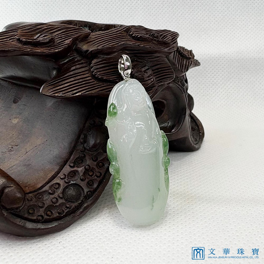 冰糯帶綠寶瓶觀音玉墜