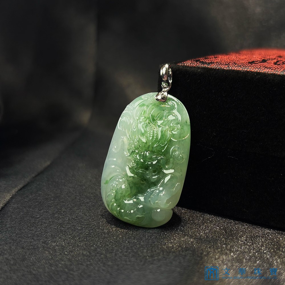 翡翠冰糯帶綠龍牌 