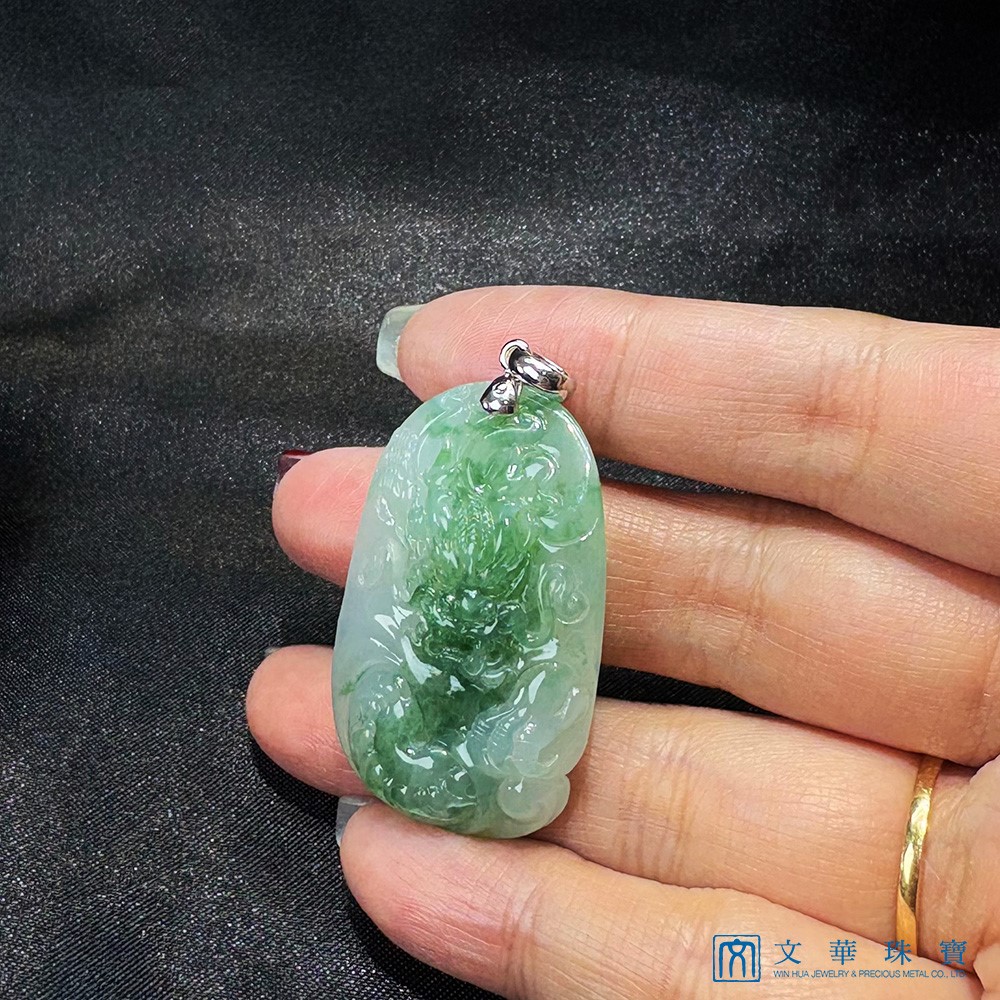 翡翠冰糯帶綠龍牌 