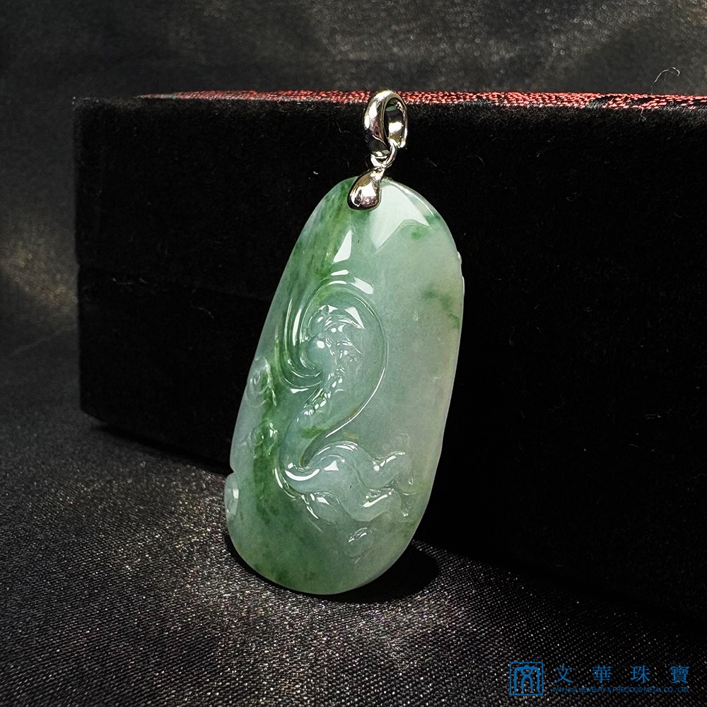 翡翠冰糯帶綠龍牌 