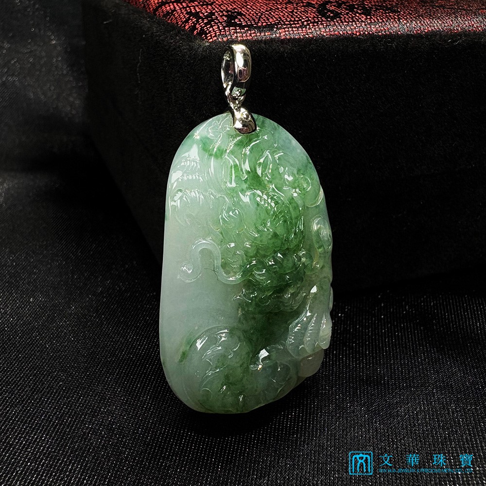 翡翠冰糯帶綠龍牌 