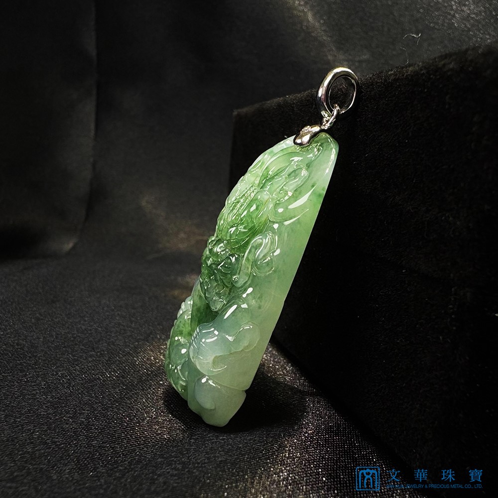翡翠冰糯帶綠龍牌 