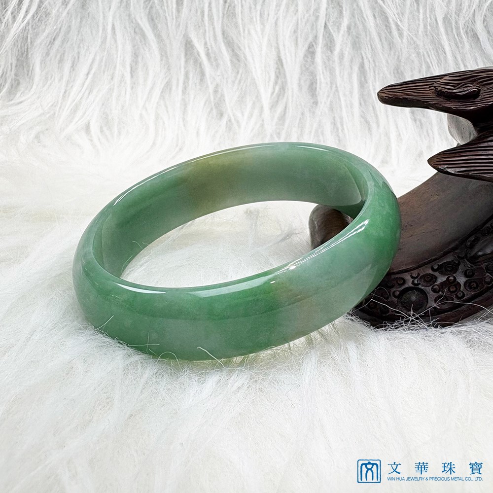 翡翠綠底帶蜜糖寬版貴妃鐲 約17圍