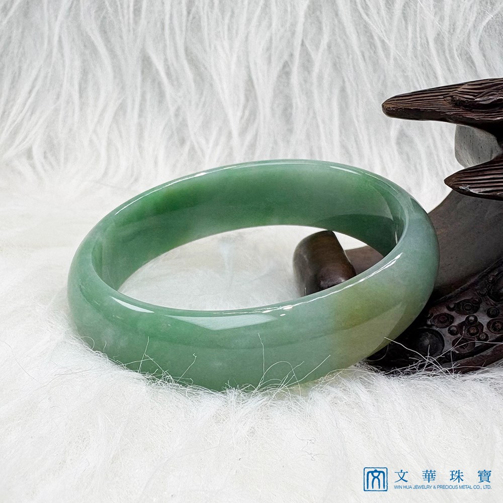 翡翠綠底帶蜜糖寬版貴妃鐲 約17圍