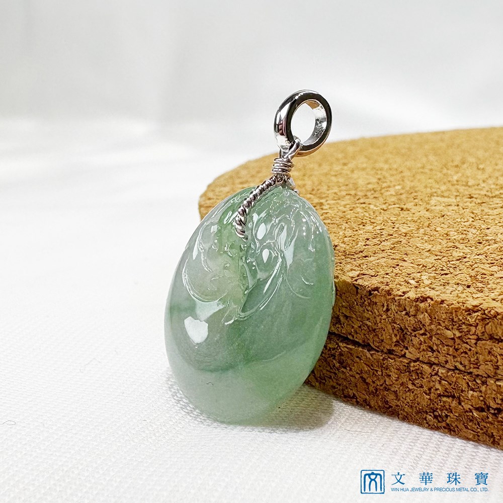 翡翠冰種飄綠龍紋平安扣