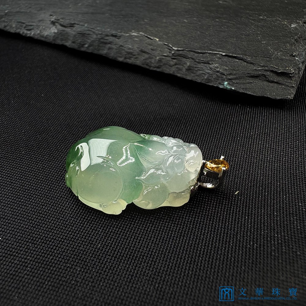 冰種飄綠貔貅玉墜