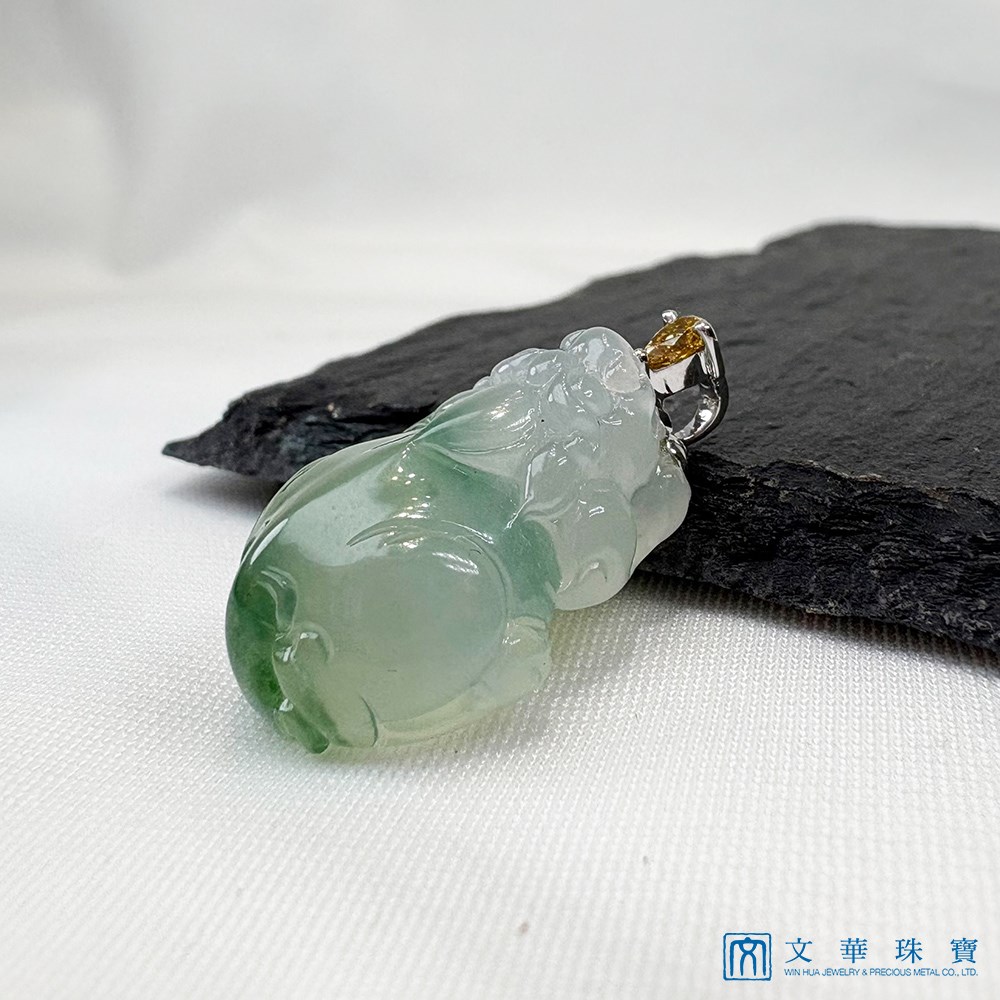 冰種飄綠貔貅玉墜