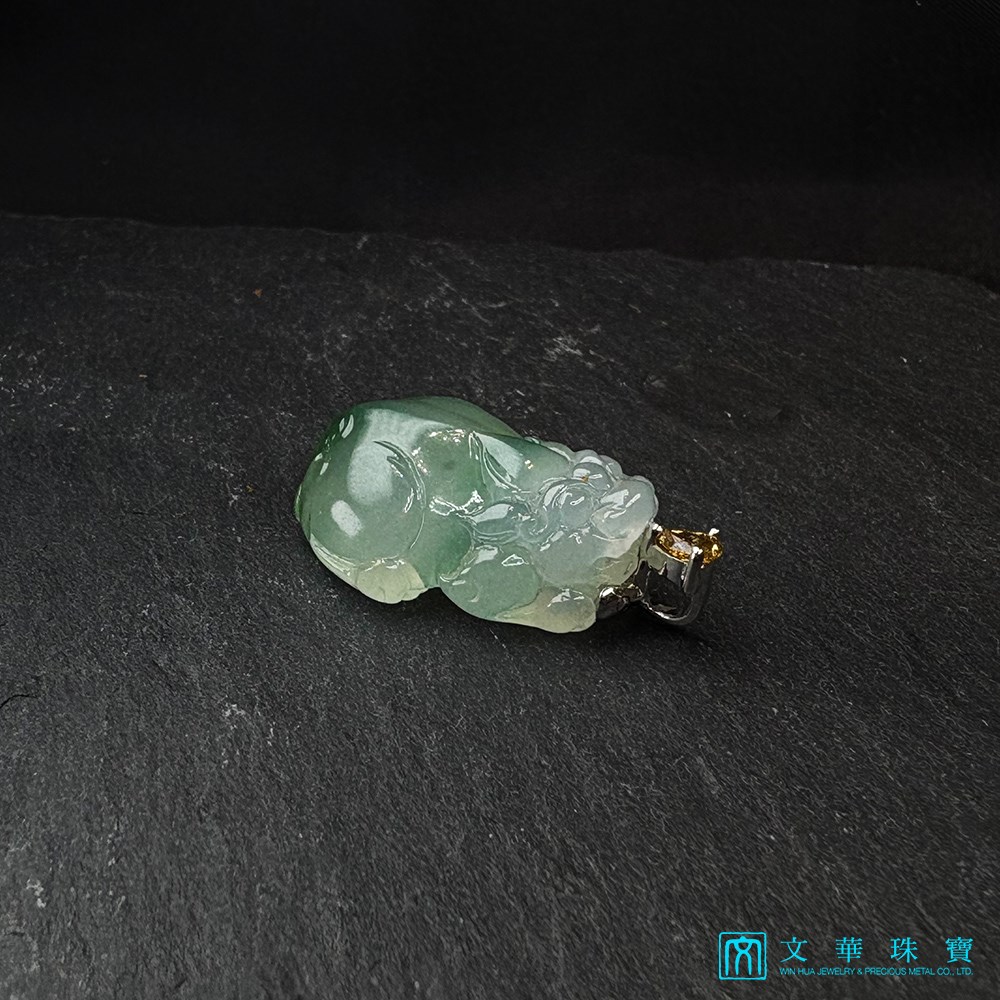 冰種飄綠貔貅玉墜