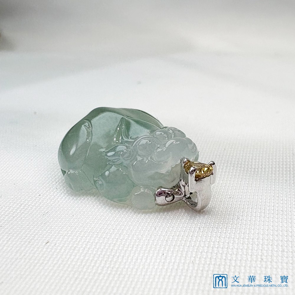 冰種飄綠貔貅玉墜
