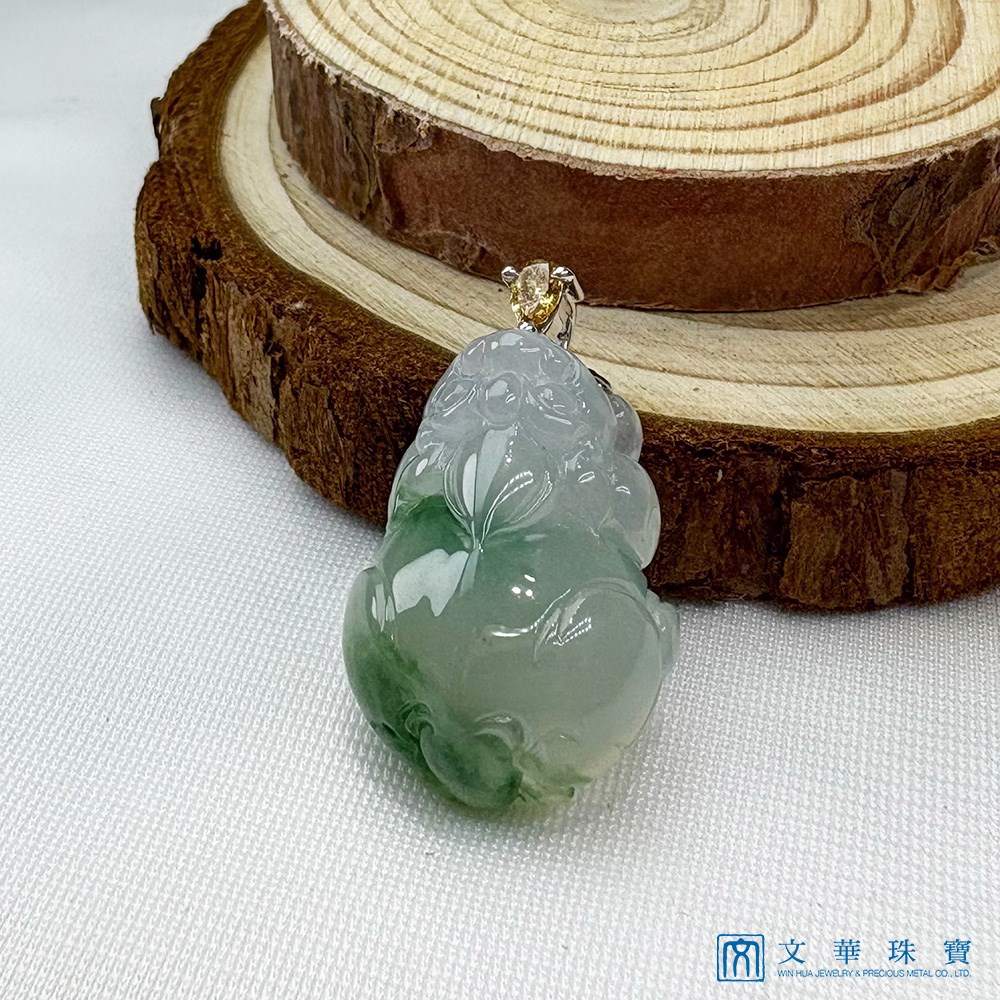 冰種飄綠貔貅玉墜