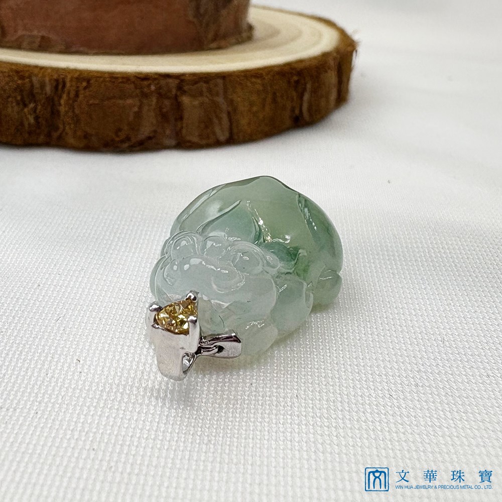 冰種飄綠貔貅玉墜
