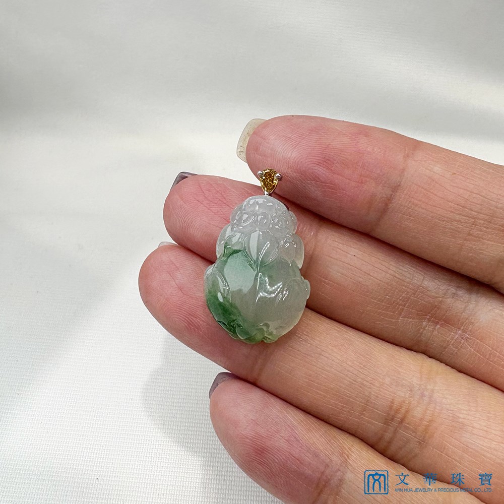 冰種飄綠貔貅玉墜