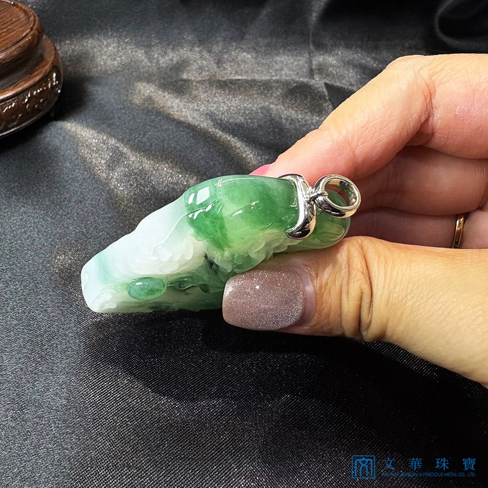 翡翠青雲騰龍龍牌