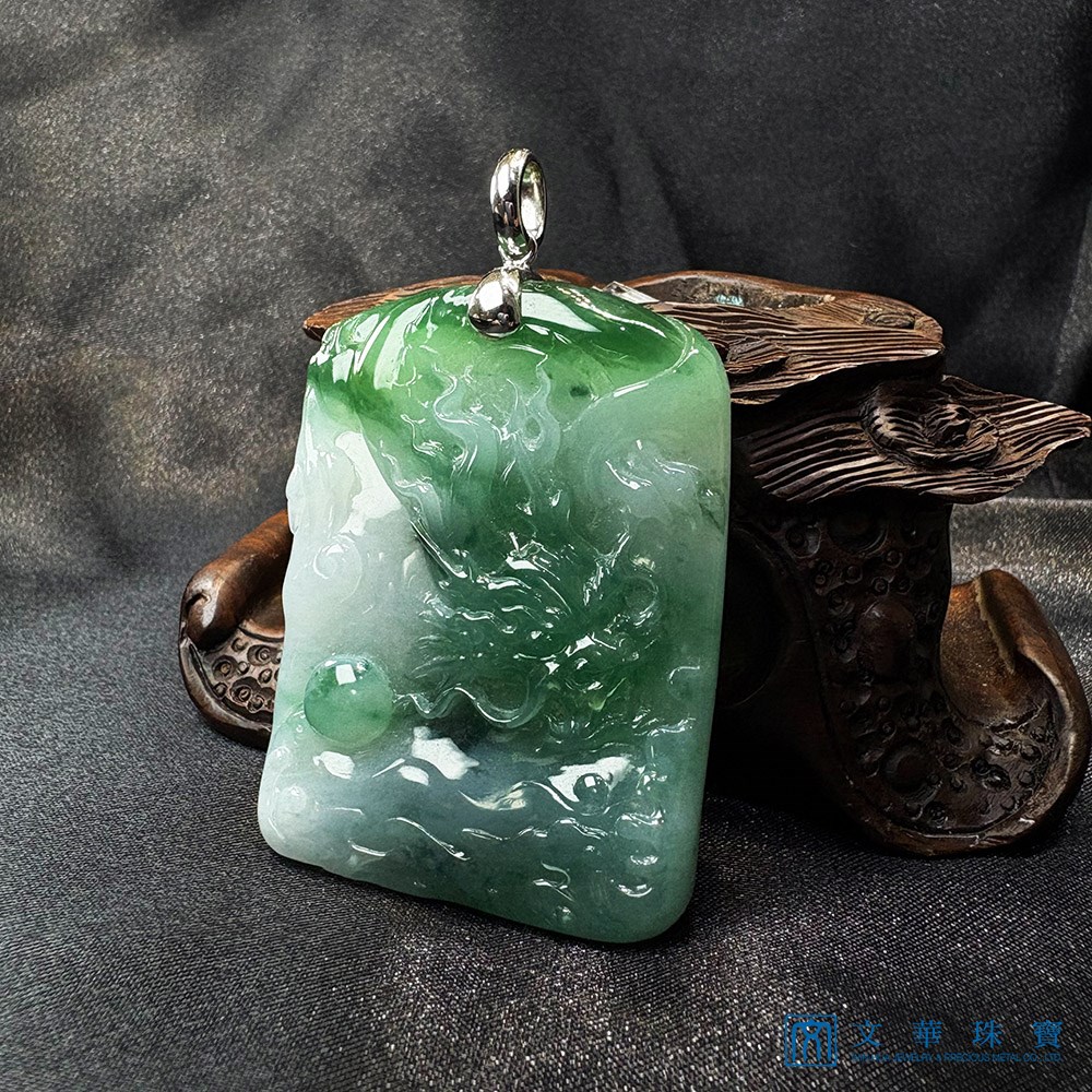 翡翠青雲騰龍龍牌