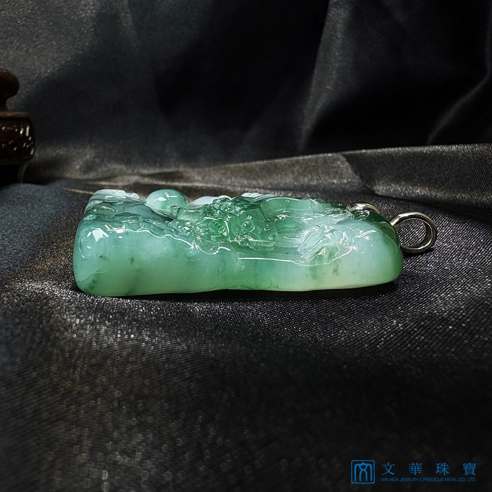 翡翠青雲騰龍龍牌