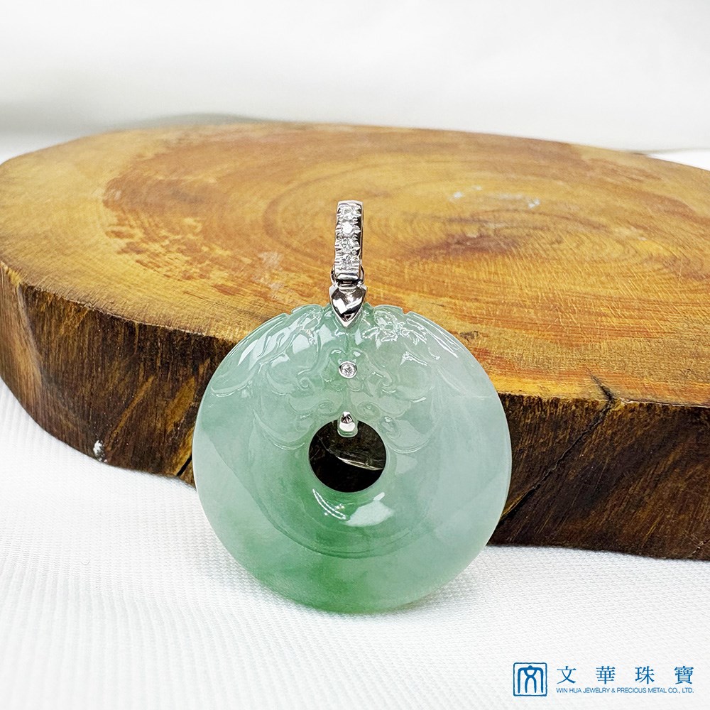 冰糯帶綠龍紋玉扣玉墜