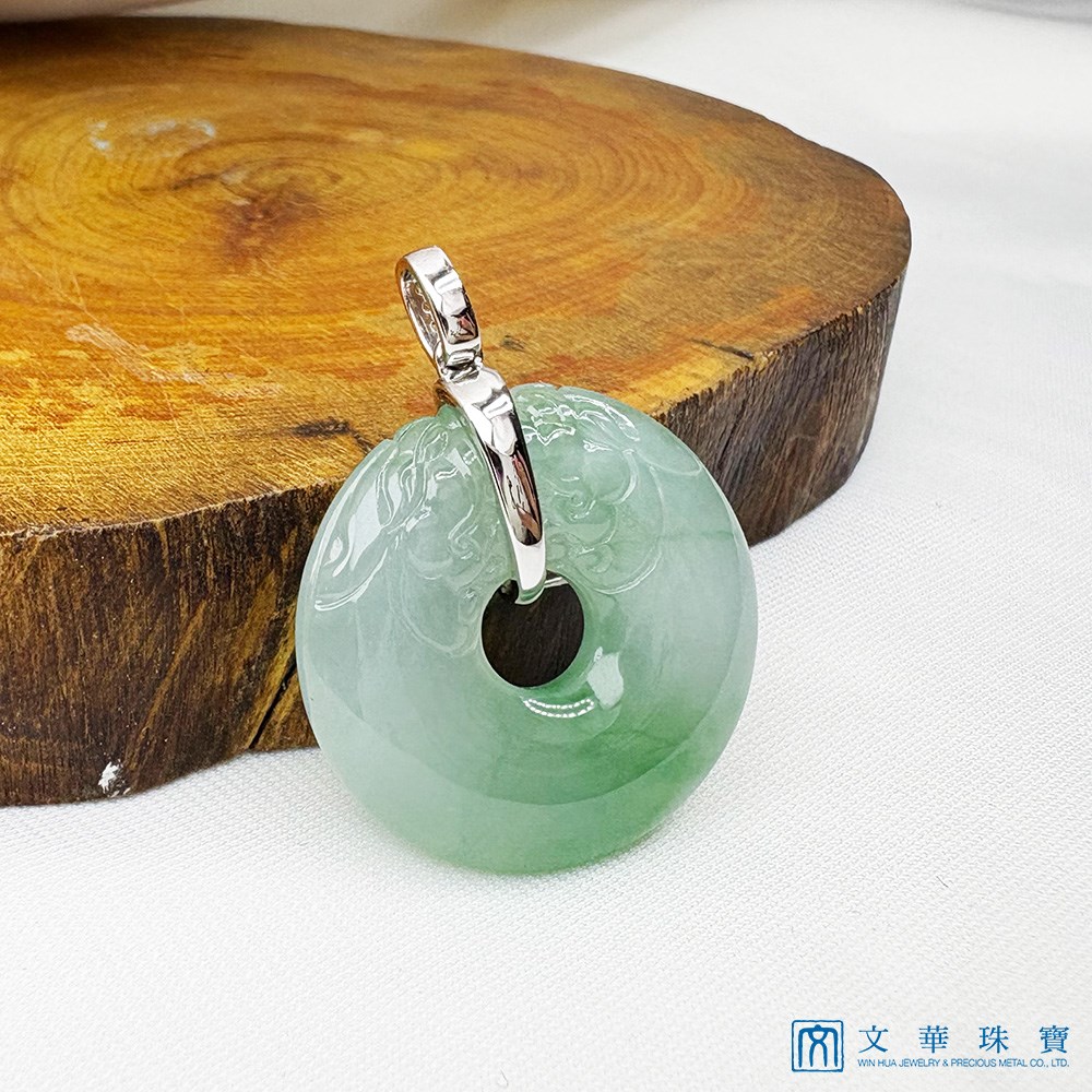 冰糯帶綠龍紋玉扣玉墜