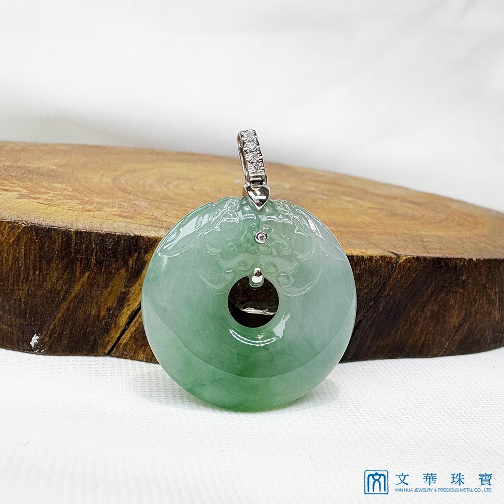 冰糯帶綠龍紋玉扣玉墜