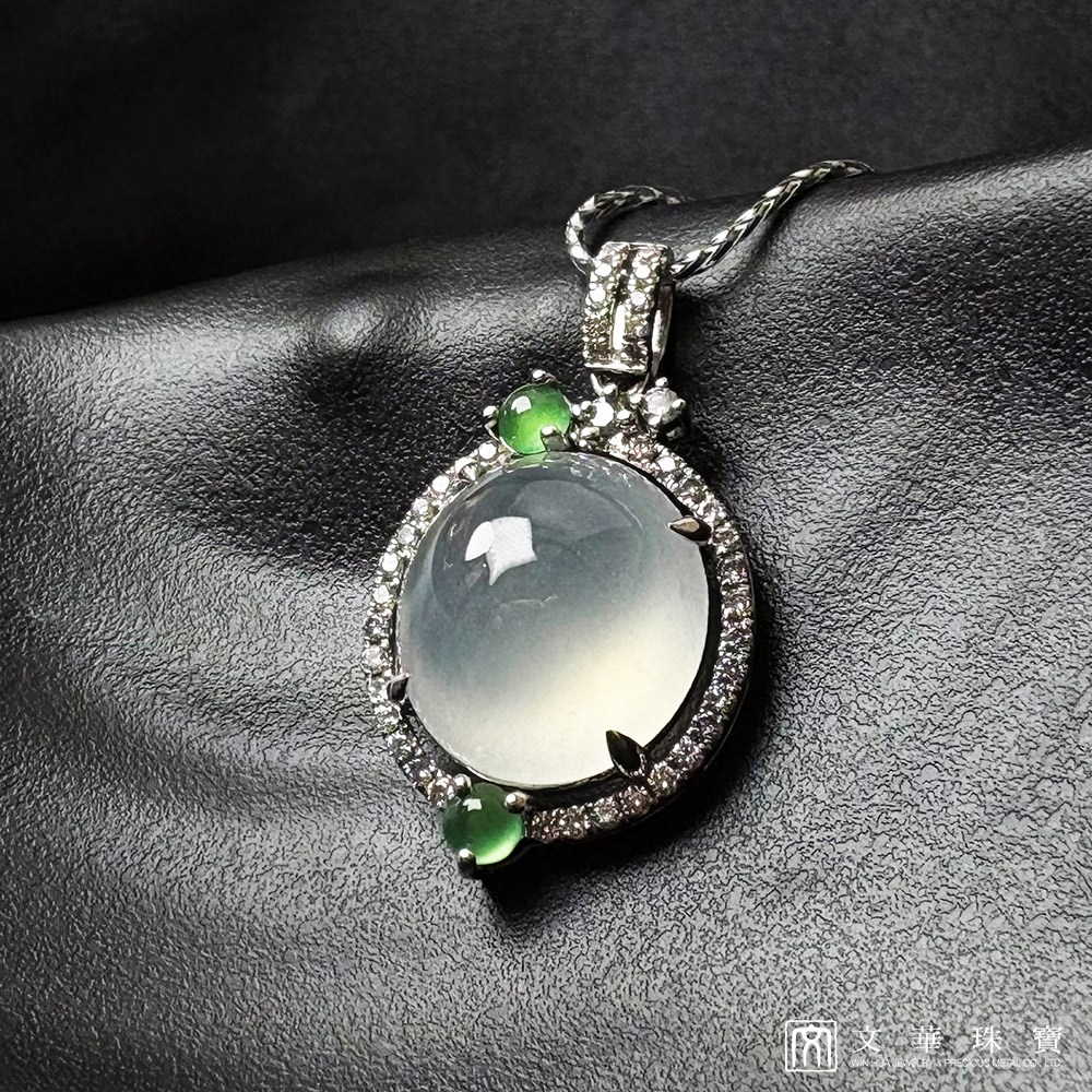 圓滿如月冰種蛋面翡翠鑽墜
