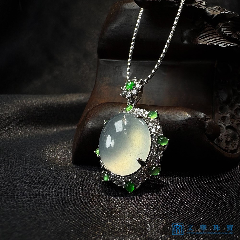 翠耀星華冰種蛋面翡翠鑽墜