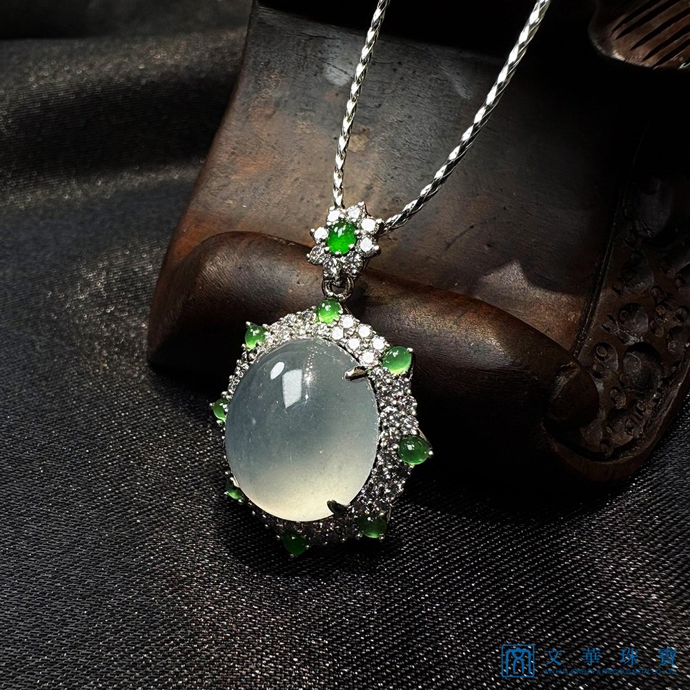 翠耀星華冰種蛋面翡翠鑽墜