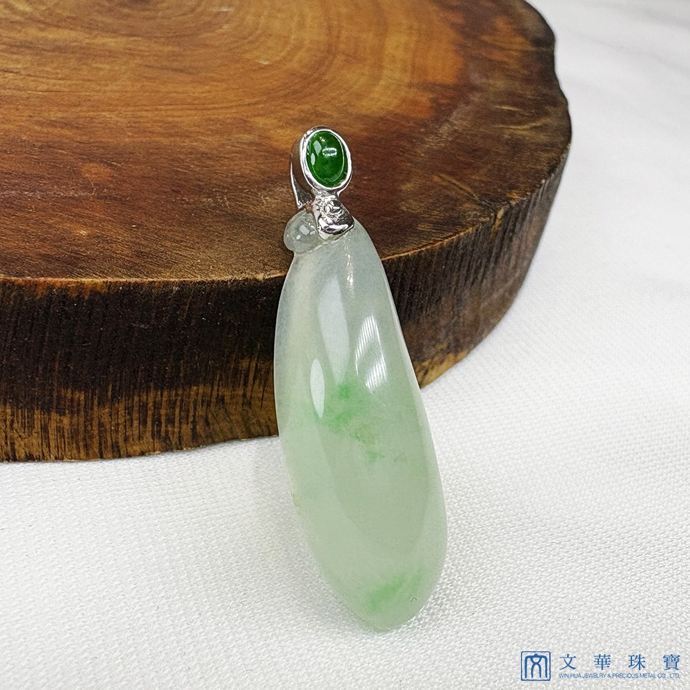 翡翠冰玻種芙蓉綠玉瓜墜