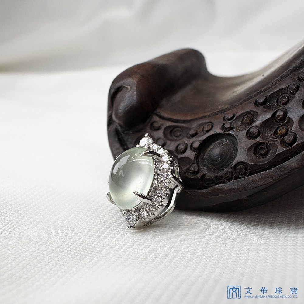 翡翠玻璃種蛋面星芒鑽墜(已售出)