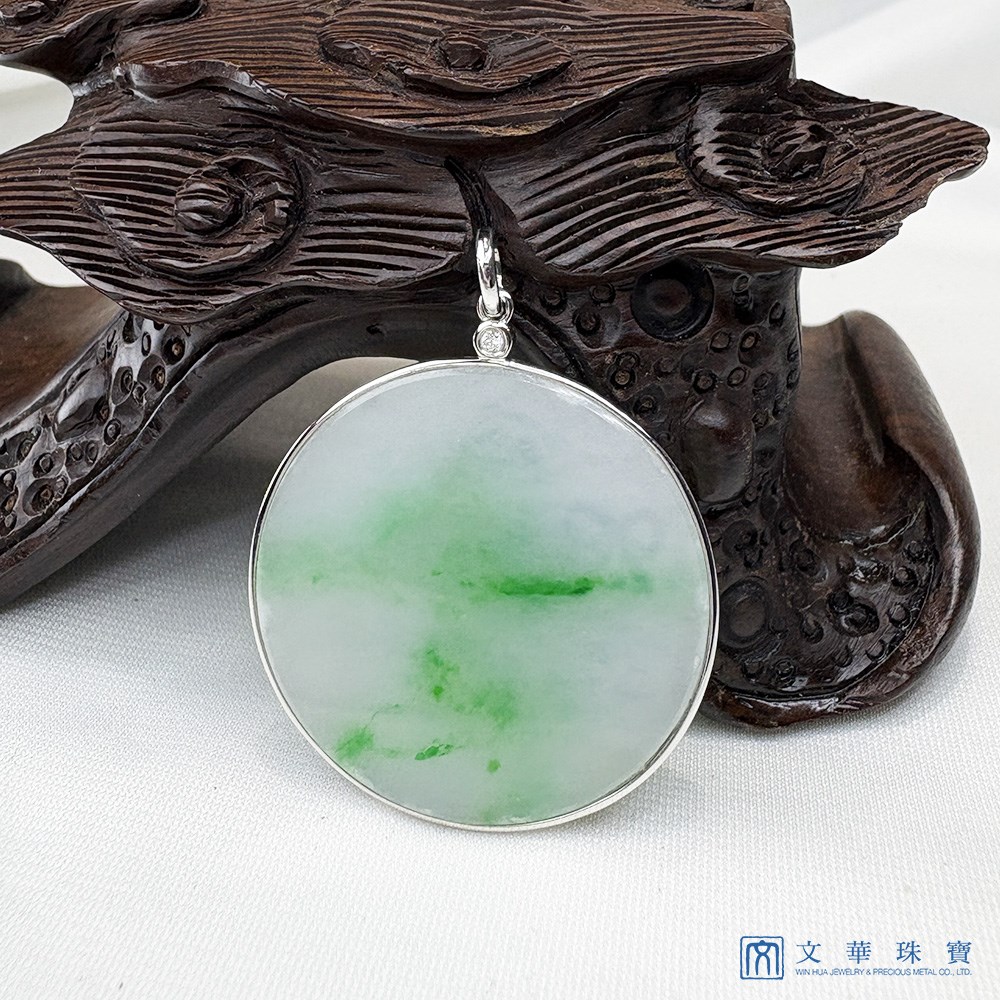 白底青圓形無事牌玉墜